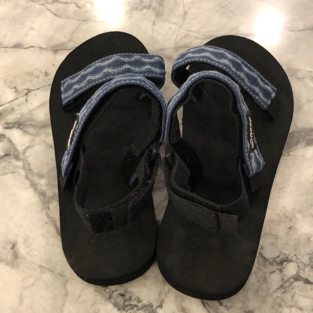 Vintage Reef sandals 13/1 big kid blue